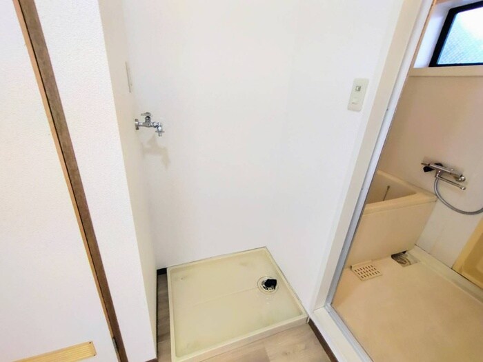 物件内観写真15　(洗濯機置場)