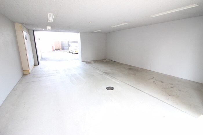 物件外観写真2　(駐車場)