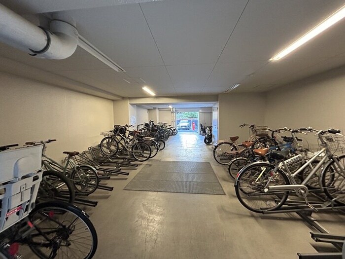 物件外観写真6　(駐輪場)