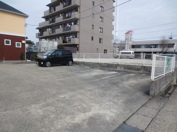 物件外観写真5　(駐車場)