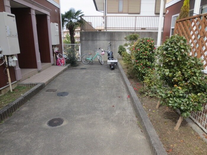 物件外観写真6　(エントランス部分)