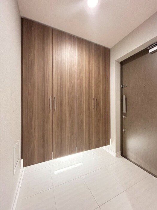 物件内観写真16　(玄関)