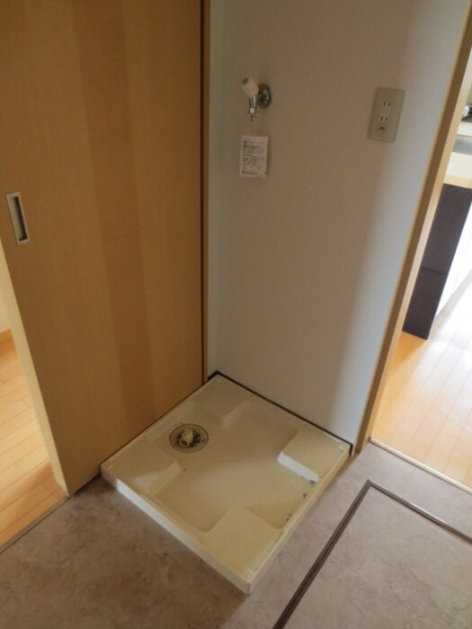 物件内観写真12　(洗濯機置場)