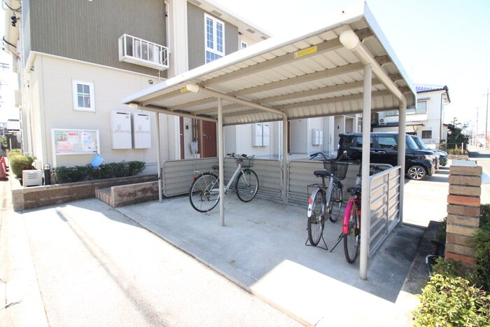 物件外観写真1　(駐輪場)