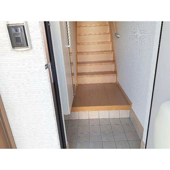 物件内観写真10　(玄関)