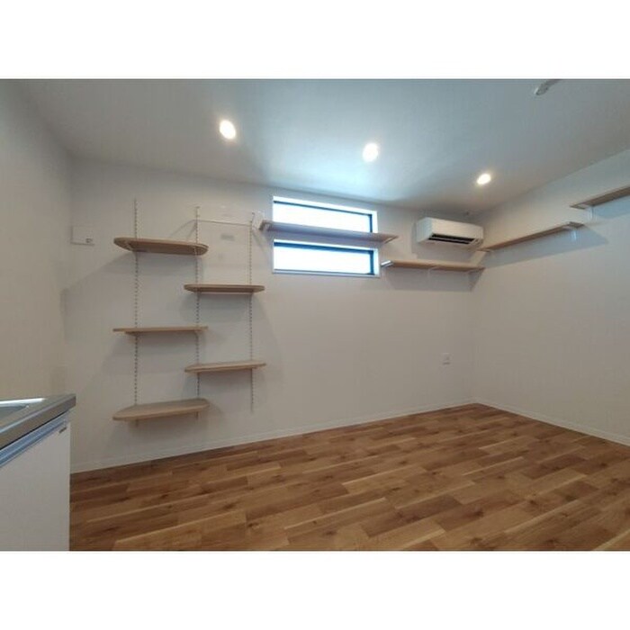 物件内観写真11　(居室)