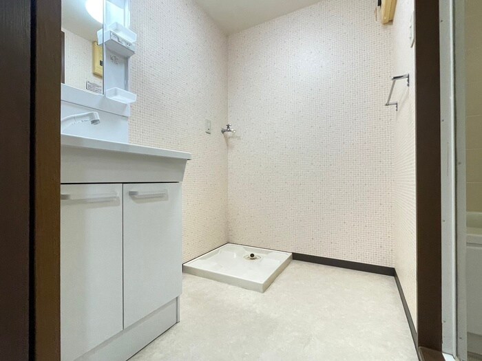 物件内観写真12　(洗濯機置場)