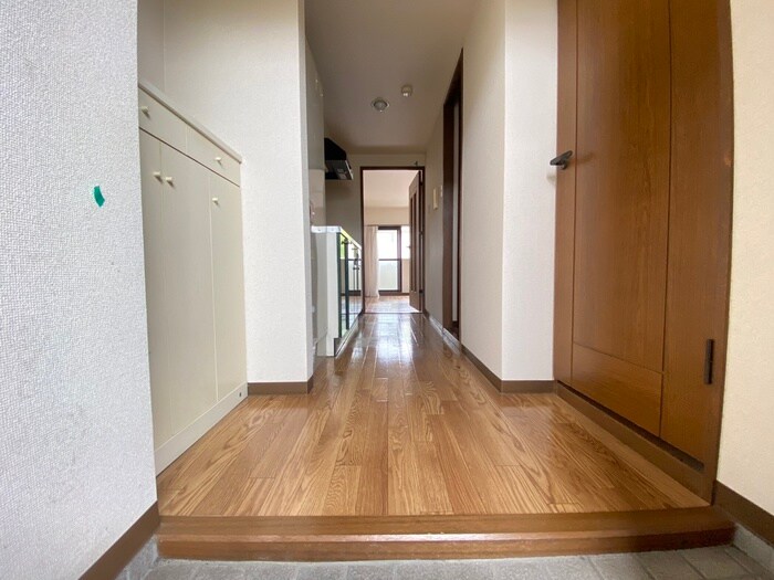 物件内観写真15　(玄関)