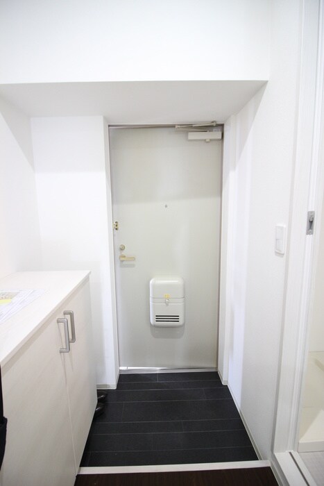 物件内観写真9　(玄関)