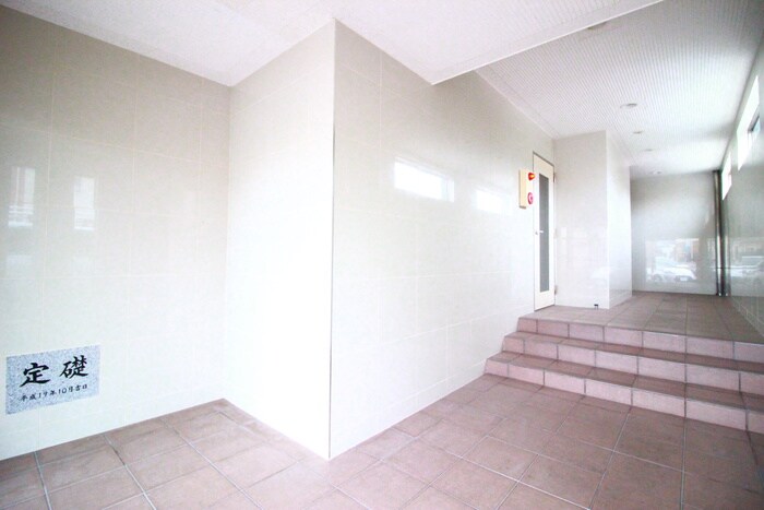 物件外観写真4　(エントランス部分)