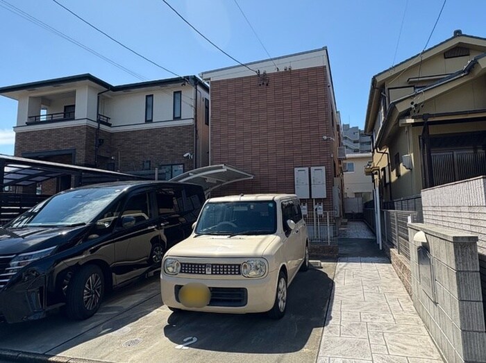 物件外観写真3　(駐車場)