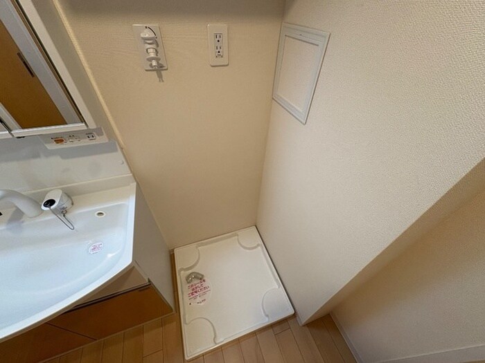 物件内観写真15　(洗濯機置場)