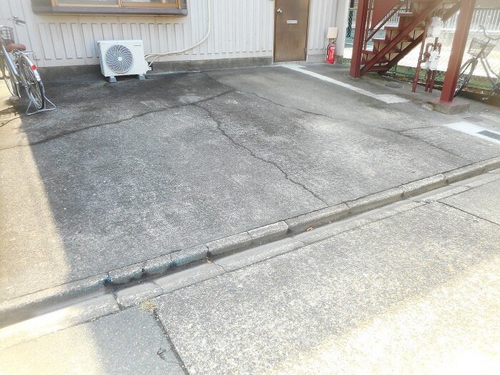 物件外観写真4　(駐車場)