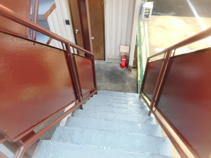 物件外観写真5　(エントランス部分)