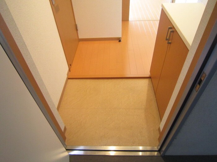 物件内観写真12　(玄関)