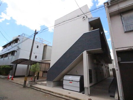 Ｔｏｍｓ　Ｔｅｎｅｍｅｎｔ３外観写真