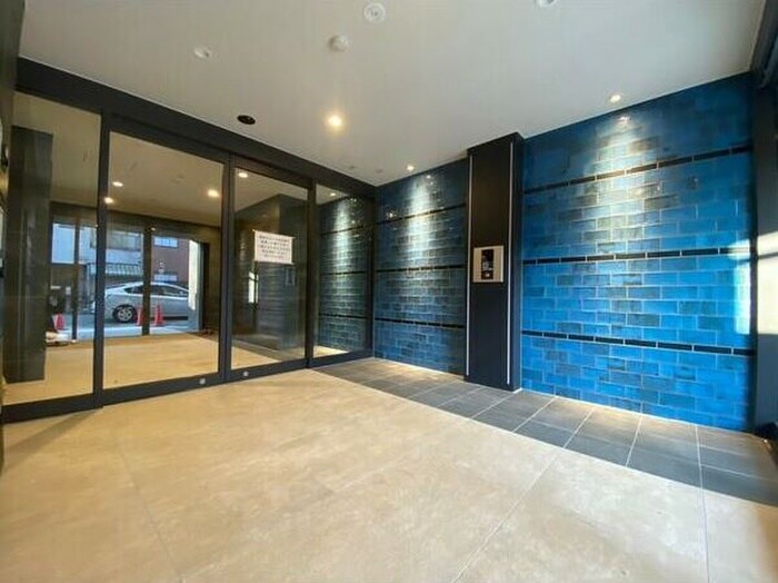 物件外観写真2　(エントランス部分)