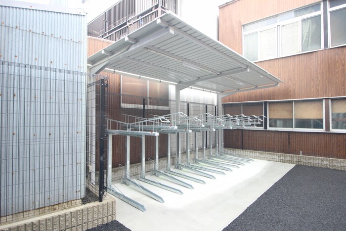物件外観写真4　(駐輪場)