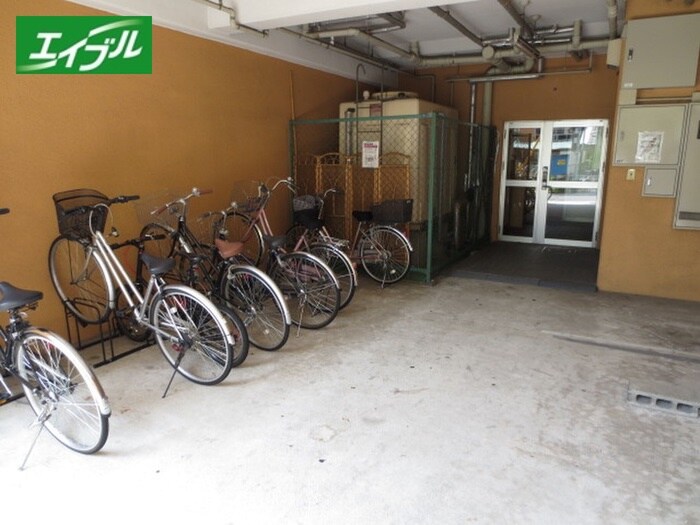 物件外観写真3　(駐輪場)