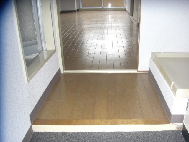 物件内観写真8　(玄関)