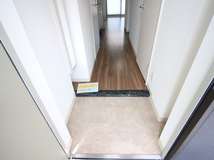 物件内観写真18　(玄関)