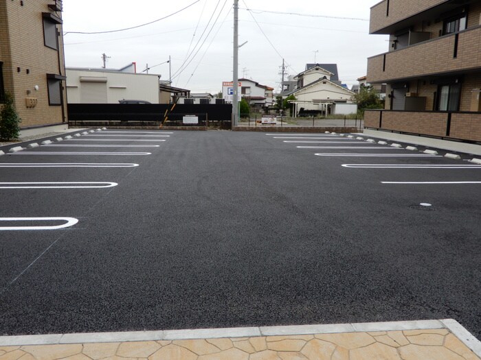 物件外観写真6　(駐車場)