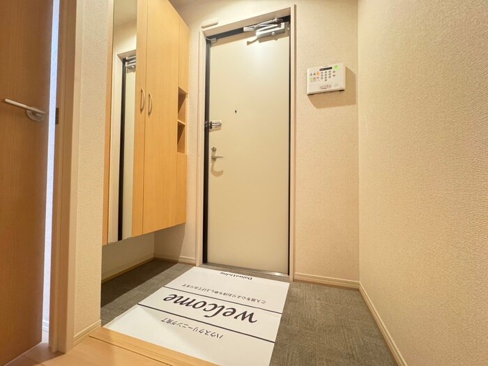 物件内観写真17　(玄関)