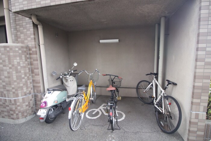 物件外観写真6　(駐輪場)