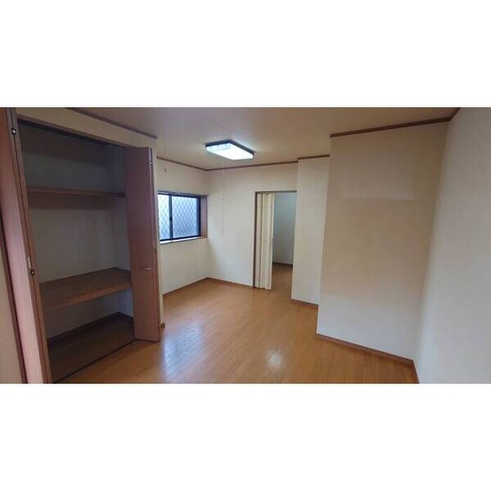 物件内観写真2　(居室)