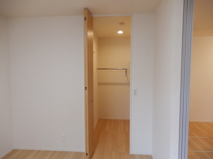 物件内観写真10　(収納)