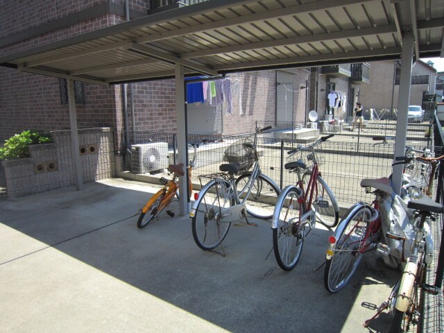 物件外観写真3　(駐輪場)