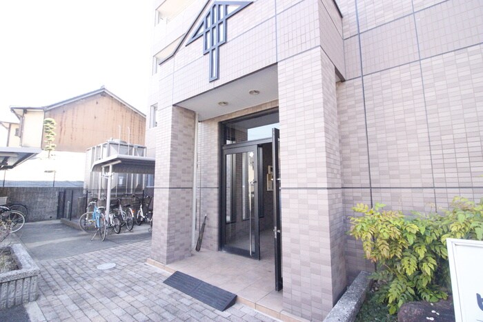 物件外観写真4　(エントランス部分)