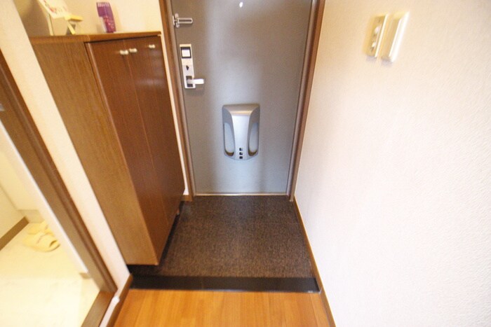 物件内観写真18　(玄関)
