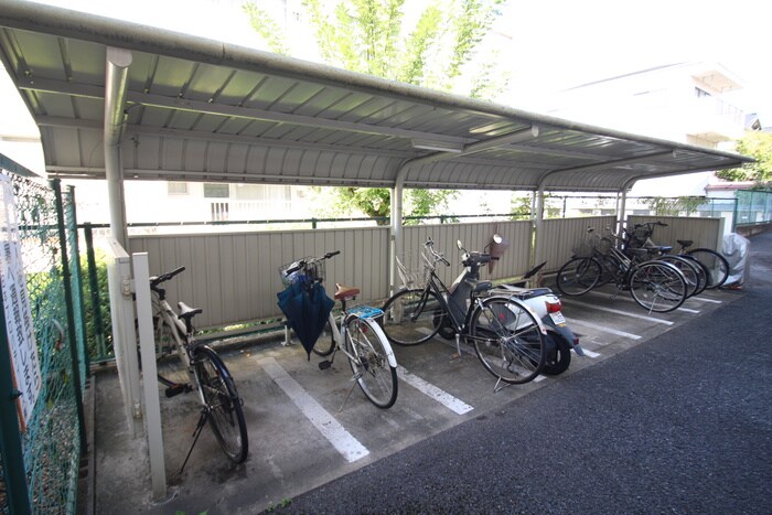 物件外観写真4　(駐輪場)