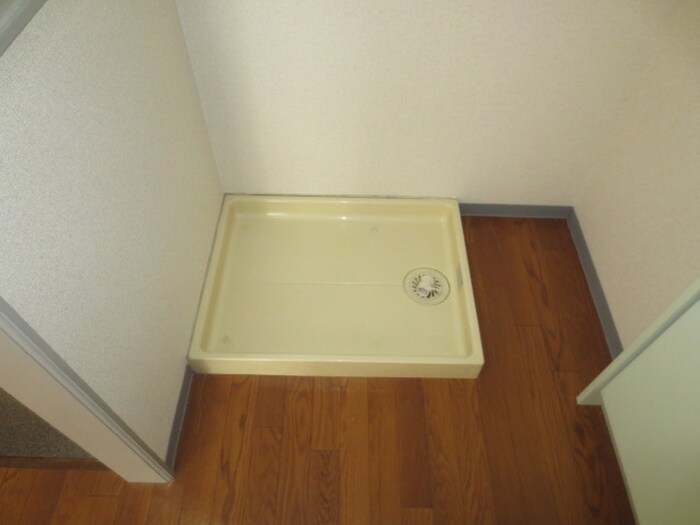 物件内観写真12　(洗濯機置場)