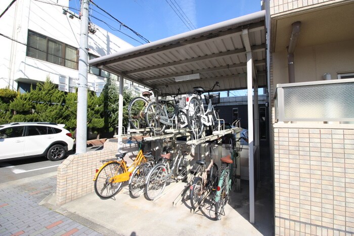 物件外観写真3　(駐輪場)
