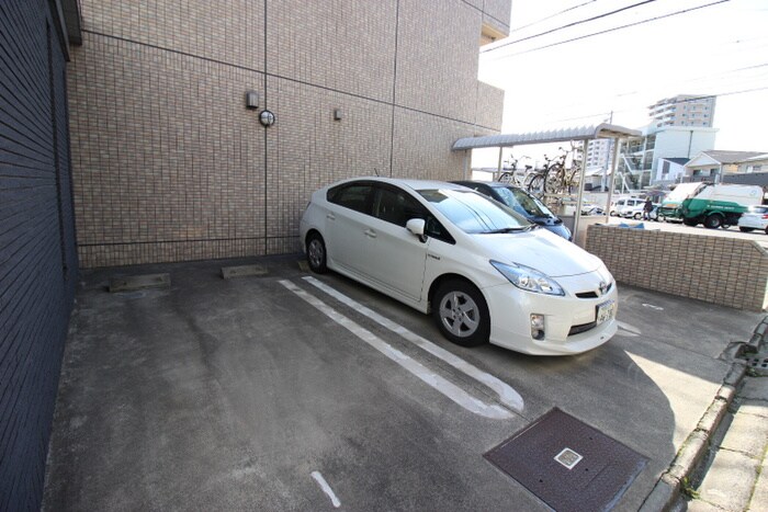 物件外観写真4　(駐車場)