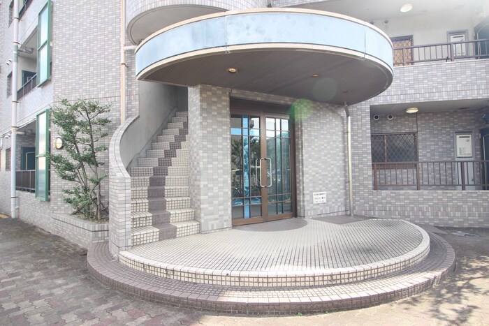 物件外観写真4　(エントランス部分)