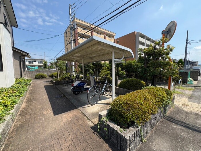 物件外観写真5　(駐輪場)