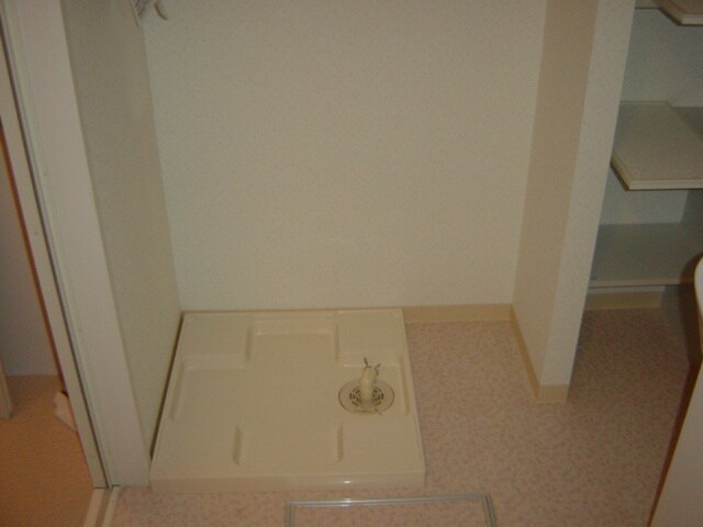 物件内観写真9　(洗濯機置場)