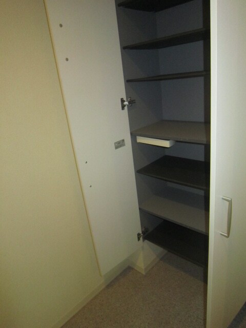 物件内観写真15　(玄関)