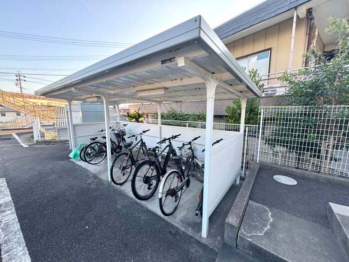 物件外観写真4　(駐輪場)