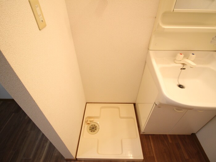 物件内観写真13　(洗濯機置場)