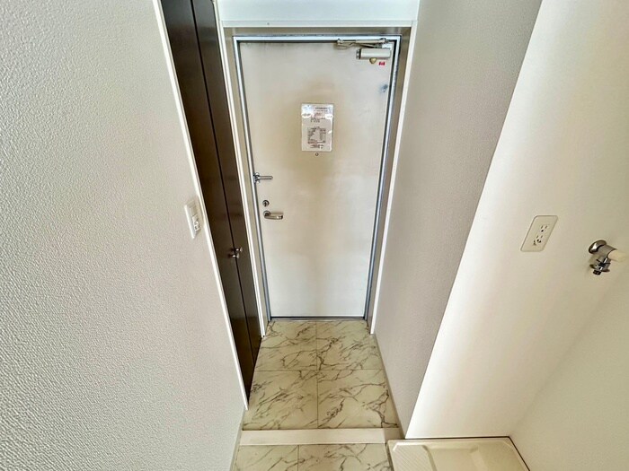 物件内観写真19　(玄関)