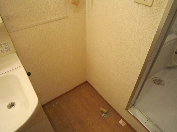 物件内観写真11　(洗濯機置場)