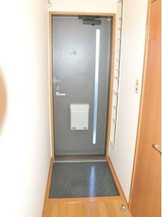 物件内観写真13　(玄関)