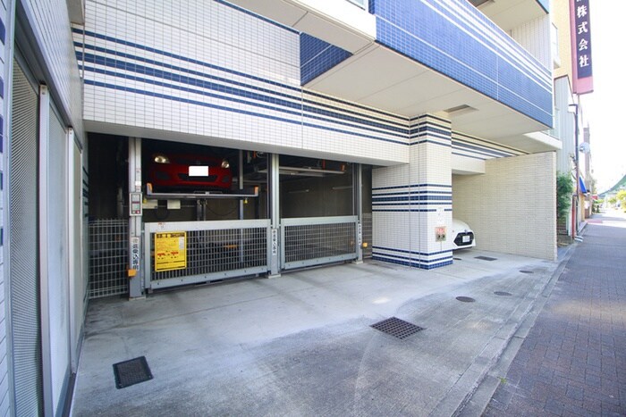 物件外観写真4　(駐車場)