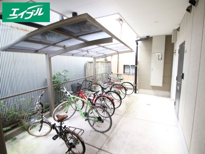 物件外観写真3　(駐輪場)