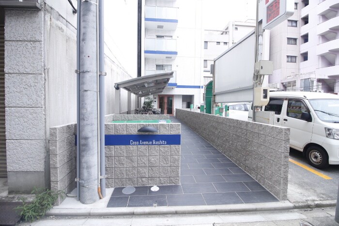 物件外観写真2　(エントランス部分)