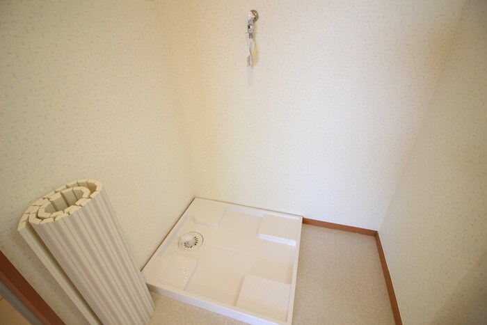 物件内観写真14　(洗濯機置場)